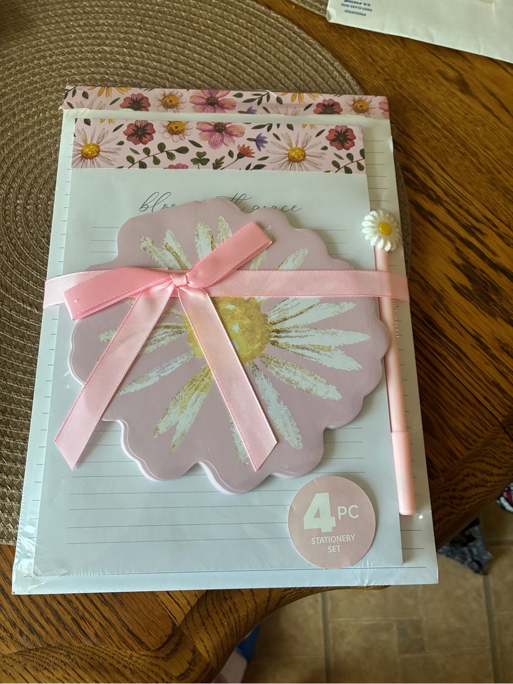 NWT Paper Studio Daisy 4 Pc Stationery Set Floral Notepad Pen Letter Writing aet